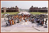 After the earthquake Swamishri, sadhus and devotees engage in chanting dhun outside the Swaminarayan Akshardham monument