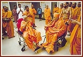 Swamishri meets and greets Balmukund Swami