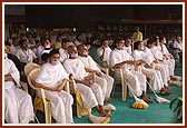 Jain muni disciples of Acharya Mahapragnaji in the assembly
