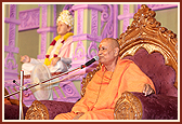 Pujya Satyamitranand Swami, former Shankracharya and President of Bharat Mata Mandir, Haridwar, addresses the evening assembly: "Akshardham in Delhi is the fifth Dham after the four Dhams of Uttarakhand and which will become a place of punya."