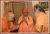 Swamishri bows and receives Pujya Mangalanand Swami, President of Bharat Sadhu Samaj and Pujya Harinarayananand Swami, Gen Sec. of Bharat Sadhu Samaj