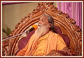 Pujya Harinarayanan Swami blessed the assembly, "Akshardham is so wonderful and attractive that it will inspire the new generation on how to live life."