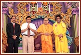 Swamishri with Shri Dr. Pranavbhai Pandya, Shri V. Thulsidas, Chairman and MD of Air India, and Shri Anil Guptaji, Chairman of Hotline Group of Companies 