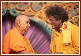 Swamishri and Shri Dr. Pranavbhai Pandya