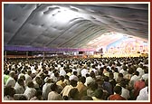 Devotees in the evening satsang assembly