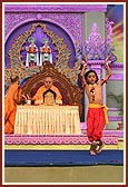 Twelve year old Shri Manoj Maharaj performs Kathak dance in Swamishri's puja 