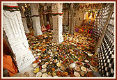 A grand annakut arranged in front of Thakorji in the mandir