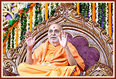 Swamishri blesses to all for peace and happiness on New Year's Day