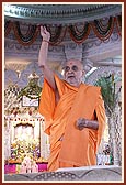 Swamishri blesses everyone