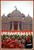 Dance, ‘Vande Bharat Maatram’ performed by children volunteers on the Akshardham podium