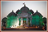 Floats on India’s contributions to the world were presented against the backdrop of the Monument