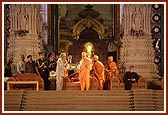 Pramukh Swami Maharaj presented a shawl and momento personally to the dignitaries