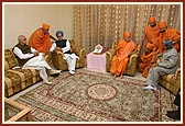 Swamishri meeting President Shri APJ Abdul Kalam, Prime Minister Shri Manmohan Singh and Leader of Opposition Shri L.K. Advani before the Dedication Ceremony