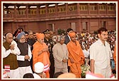 Swamishri with the Dignitaries walking towards the Monument