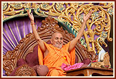 Swamishri happily participates in the janoi rituals at the diksha ceremony