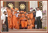 Swamishri exiting from the monument after the murti-ratishtha ceremony