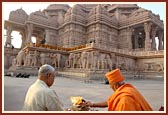 Yagnas are performed in the morning in all directions around the monument, with sadhus praying for peace and harmony