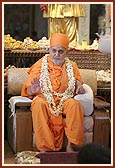 Swamishri blesses everyone, 'Yogiji Maharaj's wish was very strong and powerful which you have seen with its realization today. There is God. See how wonderful the darshan is.'