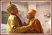 Pujya Mahant Swami, Pujya Doctor Swami and Pujya Kothari Swami perform the pratishtha rituals of Guru Parampara