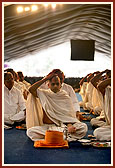 Parshads perform rituals for their bhagwati diksha