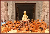 All the sadhus lend a hand in carrying the chal murti of Bhagwan Swaminarayan inside the monument for the murti-pratishtha rituals