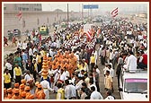 Senior sadhus and others devotionally engage in the procession to Akshardham monument