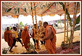 Bhagwan Swaminarayan’s chal murti being brought in and placed for the yagna rituals