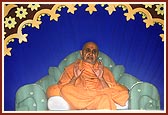 Swamishri blesses the satsang assembly