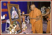 Swamishri performs murti-pratishtha rituals of hari mandirs for the villages of Pij, Narsanda, Alindra (Vaso), Kukvad, Alaarsa