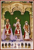 Shri Harikrishna Maharaj and Shri Radha Krishna Dev