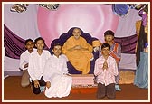 Swamishri with students of APC who presented a cultural program on Annual Day of APC