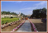 Arriving at Yagnapurush Smruti Mandir 