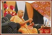 As part of the diksha ceremony Swamishri ritually performs pujan of Shri Harikrishna Maharaj 