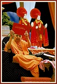 Swamishri inaugurates 'Shri Akshar Purushottam Charitam' written by Prof. Jethalal Swaminaryan in 1935