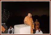 Then Swamishri also paid his respects at the shrine that commemorates Mulji Bhakta's farm where Shriji Maharaj appeared to him in a divine form and told him to leave to redeem all.