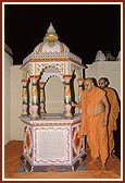 Swamishri then offered his obeisance at the shrine that commemorates the house of Vasharam Suthar where Shriji Maharaj had stayed