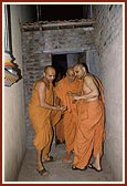 And finally Swamishri winds his way through the narrow gullies of Bhadra towards the BAPS Swaminarayan Mandir 