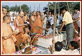 Swamishri performs the first stone-laying ceremony for the new three pinnacled BAPS Swaminarayan shikharbaddh mandir