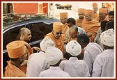 Swamishri arrives at BAPS Swaminarayan Mandir, Dangra