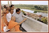 Swamishri explains the glory of river Ghela
