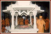 Swamishri doing darshan and pradakshina of memorial shrine of Brahmaswarup Yogiji Maharaj