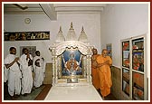 Swamishri engaged in darshan and pradakshina in Shastriji Maharaj's room