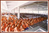 Sadhus and devotees engaged in Swamishri's morning puja darshan in 'Gunatit Mandapam'
