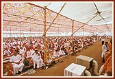 Nearly 2,000 devotees participate in the 'Aksharbrahma Vishvashanti Mahayagna’ having 200 kunds