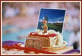 Shri Harikrishna Maharaj adorned with chandan in Swamishri's morning puja