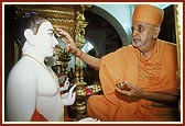 ... pujan of Shri Akshar Purushottam Maharaj