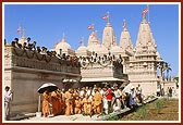 Swamishri in front of mandir