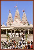 BAPS Shri Swaminarayan Mandir, Junagadh, open for all devotees to have darshan