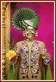 Shri Harikrishna Maharaj adorned in sandalwood paste (chandan)