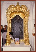 Shri Harikrishna Maharaj placed in the sinhasan of right shrine